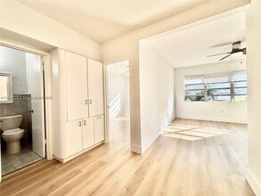 4740 Pine Tree Dr in Miami Beach, FL - Building Photo - Building Photo