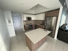 5300 Paseo Blvd in Doral, FL - Building Photo - Building Photo