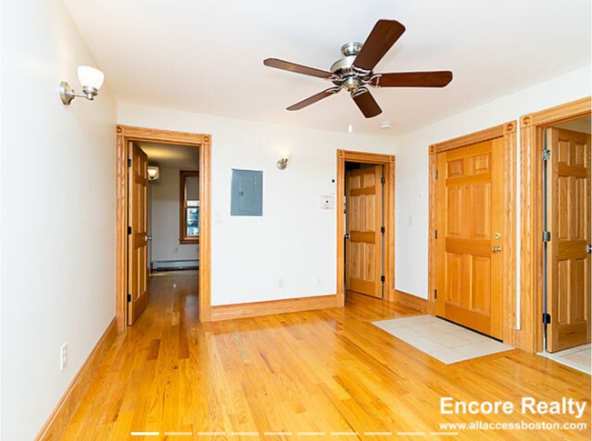 27 Phillips St, Unit 3 in Boston, MA - Building Photo - Building Photo