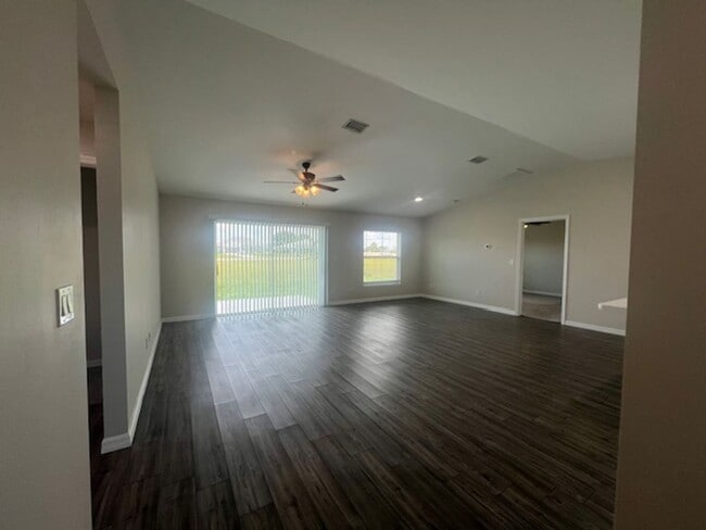 3813 NE 10th Pl in Cape Coral, FL - Building Photo - Building Photo