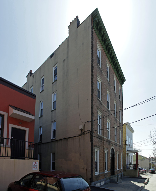 6316-6318 Jackson St in West New York, NJ - Building Photo - Building Photo