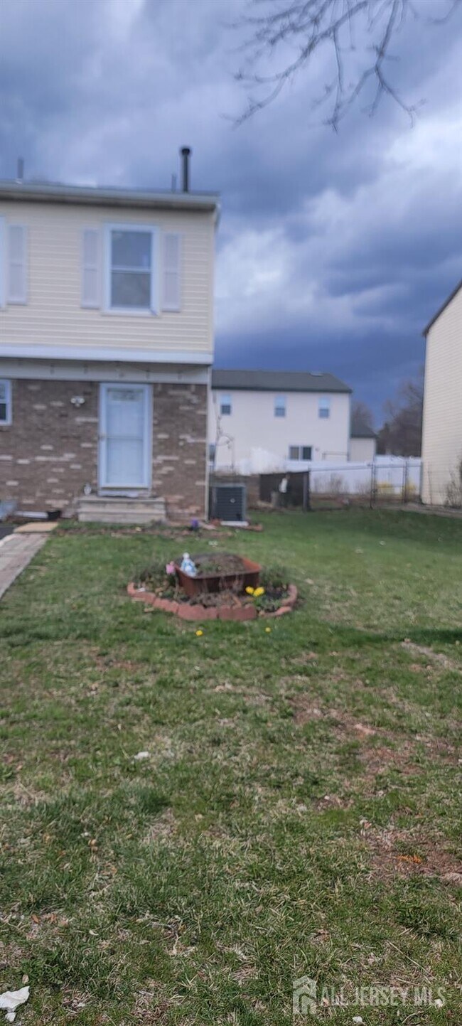 37 Redbud Rd in Piscataway, NJ - Building Photo - Building Photo