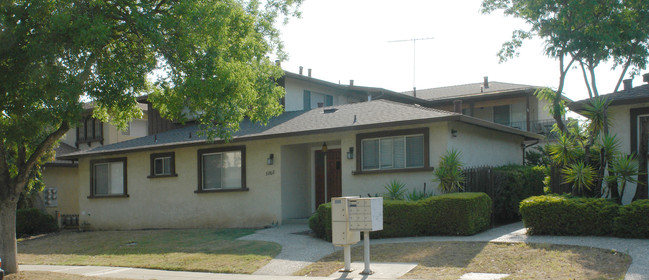 5860 El Zuparko Dr in San Jose, CA - Foto de edificio - Building Photo