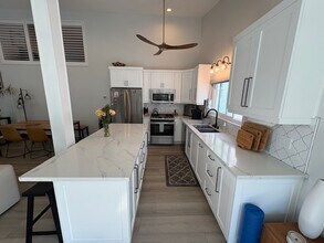 2700 Bayside Dr in Newport Beach, CA - Building Photo - Building Photo