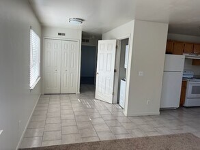 16551-16579 12 Mile Rd in Roseville, MI - Foto de edificio - Building Photo