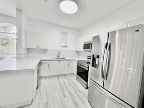 120 Jacaranda Country Club Dr in Plantation, FL - Building Photo - Building Photo