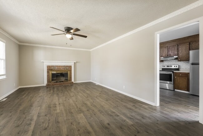 602 Creek Dr in Easley, SC - Foto de edificio - Building Photo