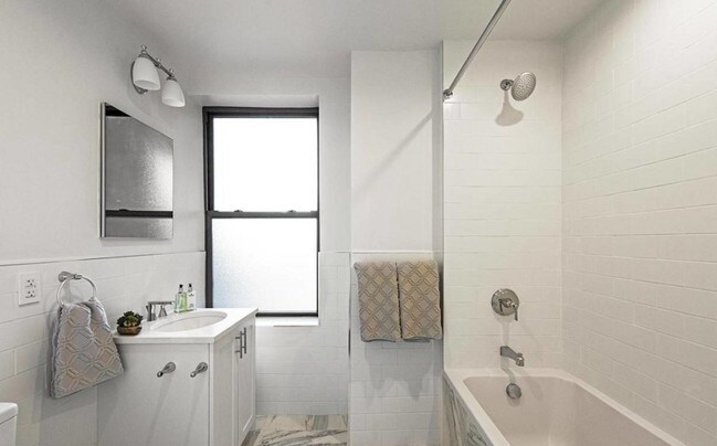 915 W End Ave-Unit -404 in New York, NY - Building Photo - Building Photo