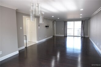 32 Bernhardt Dr in Buffalo, NY - Building Photo - Building Photo