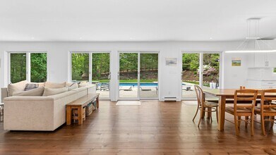9 Peter's Path in East Hampton, NY - Building Photo - Building Photo