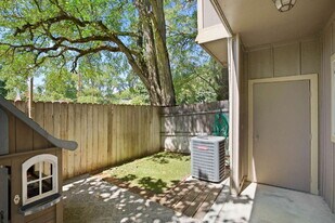 190 Rivers Edge Dr in Gold Hill, OR - Building Photo