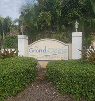 5761 Riverside Dr in Coral Springs, FL - Building Photo