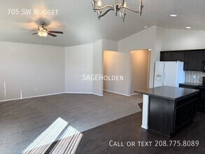 705 SW Nugget St in Mountain Home, ID - Building Photo - Building Photo