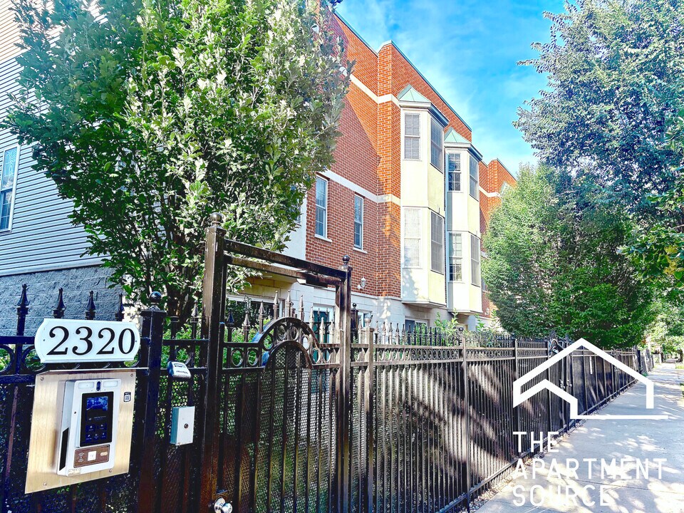 2320 W Adams St, Unit Unit 5 in Chicago, IL - Building Photo