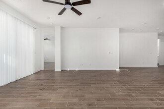 17824 W Vogel Ave in Glendale, AZ - Building Photo - Building Photo