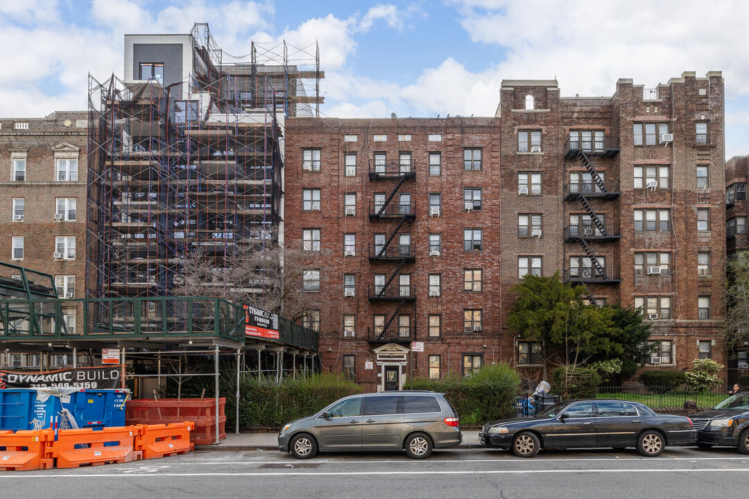 600 Ocean Ave in Brooklyn, NY - Foto de edificio