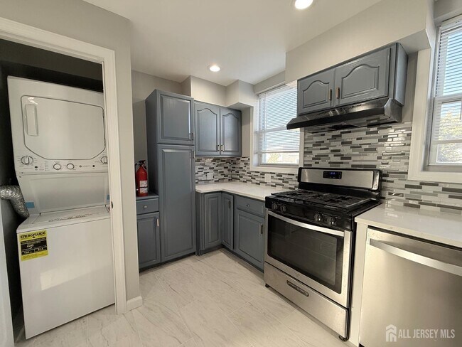 46 Hayward Ave in Carteret, NJ - Building Photo - Building Photo