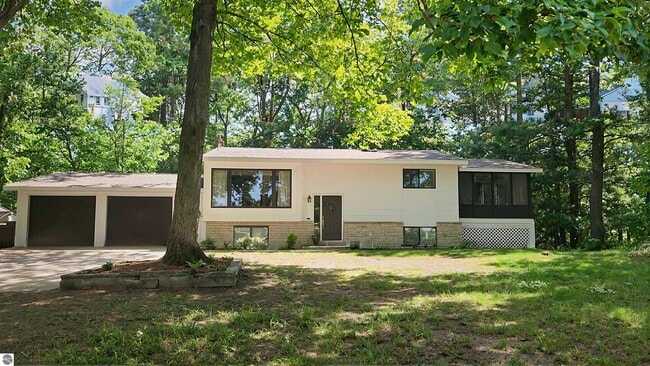 property at 1408 Lake Dr
