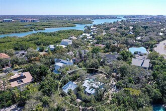 5310 Hidden Harbor Rd in Siesta Key, FL - Building Photo - Building Photo
