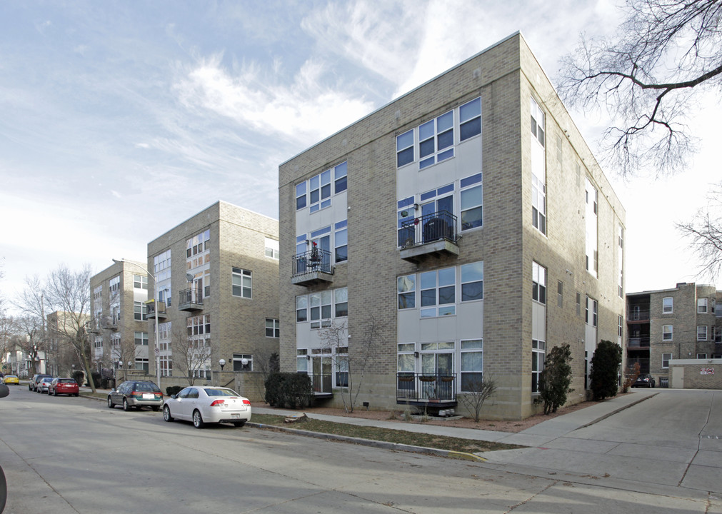 1550 N Warren Ave in Milwaukee, WI - Foto de edificio