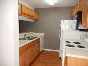 595 Fulton Rd in Tallahassee, FL - Building Photo - Building Photo