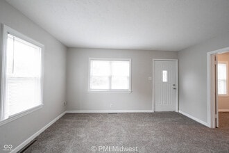 1615 E Southport Rd in Indianapolis, IN - Building Photo - Building Photo