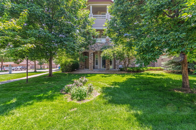 property at 8427 S Hoyt Way