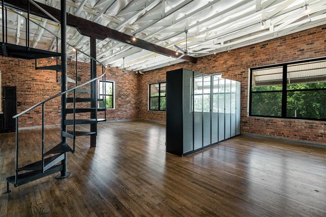 2220 S Harwood St in Dallas, TX - Building Photo