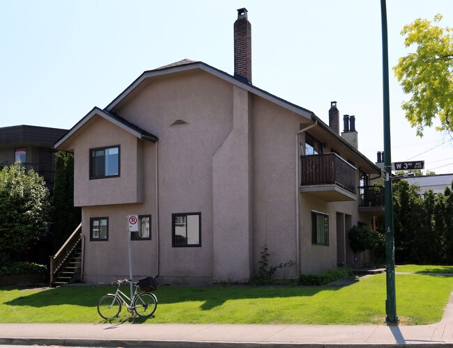 1920 Yew St in Vancouver, BC - Building Photo - Primary Photo