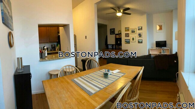 23 Cortes St, Unit 13 in Boston, MA - Foto de edificio - Building Photo