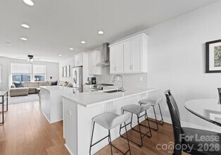 2310 Elizabeth Ml Pl in Charlotte, NC - Building Photo - Building Photo