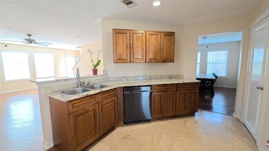 2843 Oakland Brook St in Houston, TX - Building Photo - Building Photo