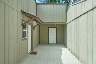 20 Harbour Row Dr in Coldspring, TX - Building Photo - Building Photo