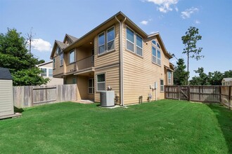 203 Cheswood Forest Pl in Montgomery, TX - Foto de edificio - Building Photo