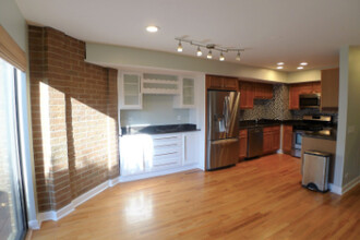 2235 N Lakewood Ave, Unit CS in Chicago, IL - Building Photo - Building Photo