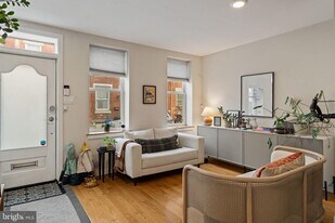 2332 E Fletcher St in Philadelphia, PA - Building Photo