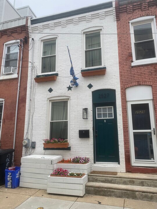 2527 E Gordon St in Philadelphia, PA - Building Photo