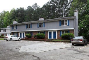 698 Burnt Creek Dr NW in Lilburn, GA - Building Photo