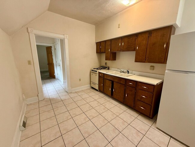 property at 910 S 6th Ave