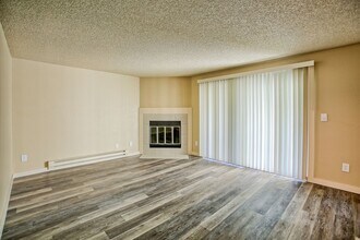 Bennett Properties Inc. DBA Villa Bonita in Kirkland, WA - Building Photo - Building Photo