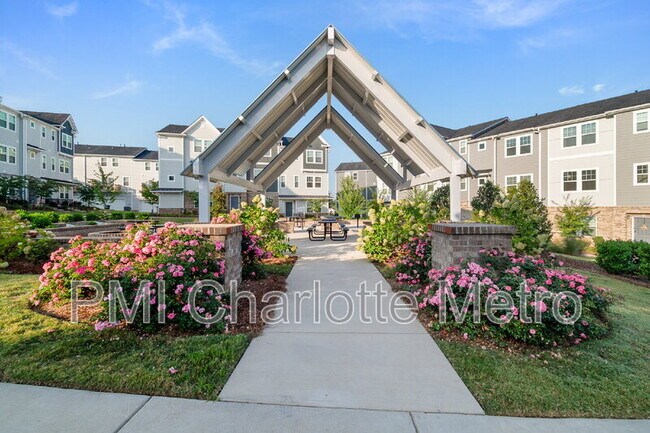 4472 Millennium Ave in Charlotte, NC - Building Photo - Building Photo