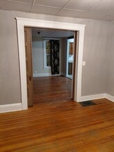 38 Houghton St, Unit #1 in Lynn, MA - Foto de edificio - Building Photo