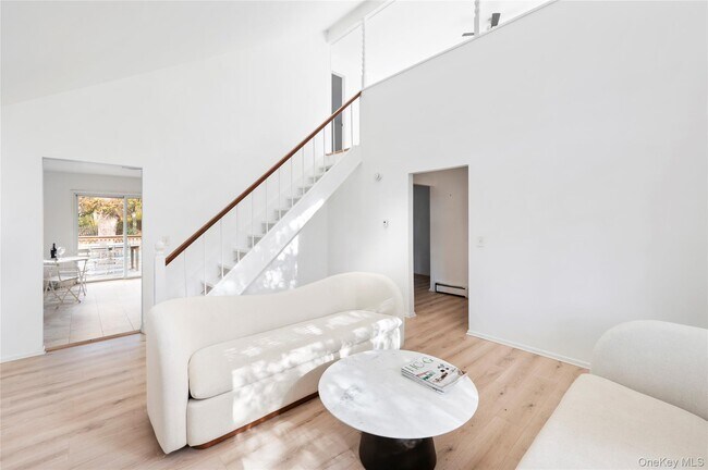 16 Peconic Rd in Hampton Bays, NY - Building Photo - Building Photo