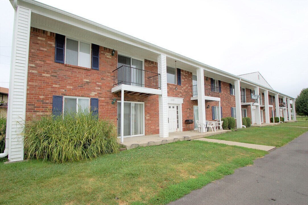 Cumberland Manor in Indianapolis, IN - Foto de edificio