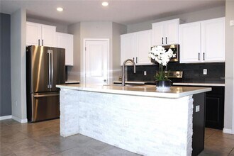 17035 Peaceful Valley Dr in Wimauma, FL - Building Photo - Building Photo