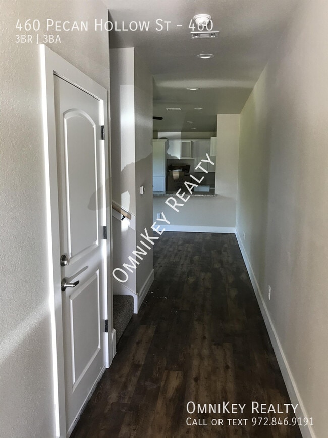 460 Pecan Hollow St in Ennis, TX - Building Photo - Building Photo