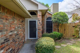 1902 Lee Dr in Denton, TX - Foto de edificio - Building Photo