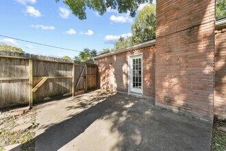 10719 Del Monte Dr in Houston, TX - Foto de edificio - Building Photo