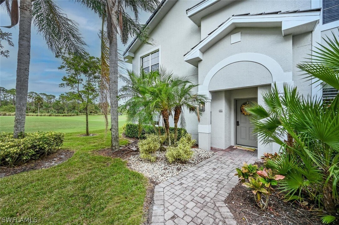 6065 Pinnacle Ln in Naples, FL - Foto de edificio