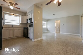 75 Lakeview Ln in Englewood, FL - Building Photo - Building Photo